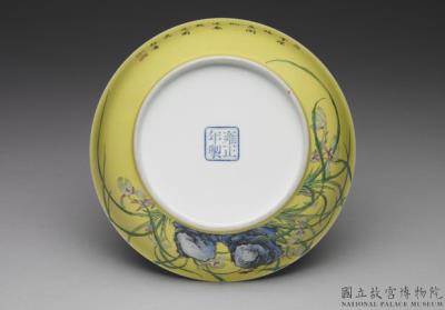 图片[3]-Dish with orchid, fungus, and rock in yellow ground of falangcai painted enamels, Qing dynasty, Yongzheng reign (1723-1735)-China Archive